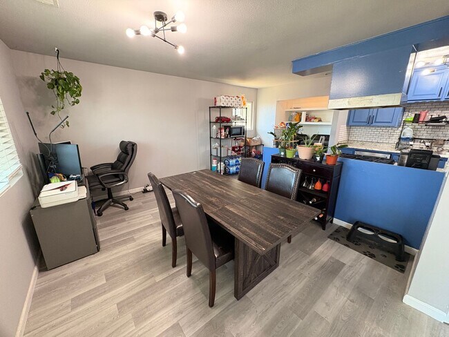 Building Photo - Updated 3 Bedroom Home in Hanford