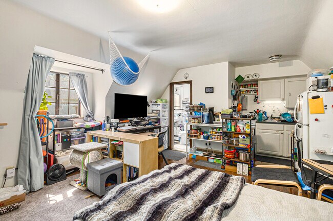 Building Photo - 608 W Washington St