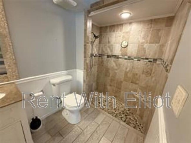 Building Photo - 2633 Bogota Ave