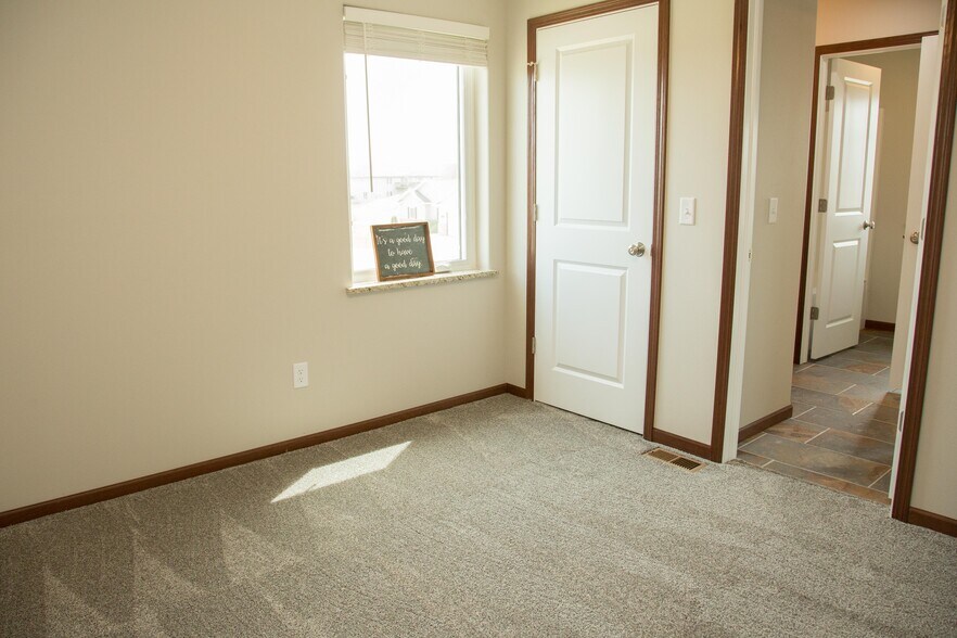 Second bedroom - 6353 Pawnee Ln