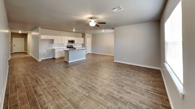 Building Photo - 4 Bedroom 2 Bathroom 2 Car Garage Home in Oakdale School District