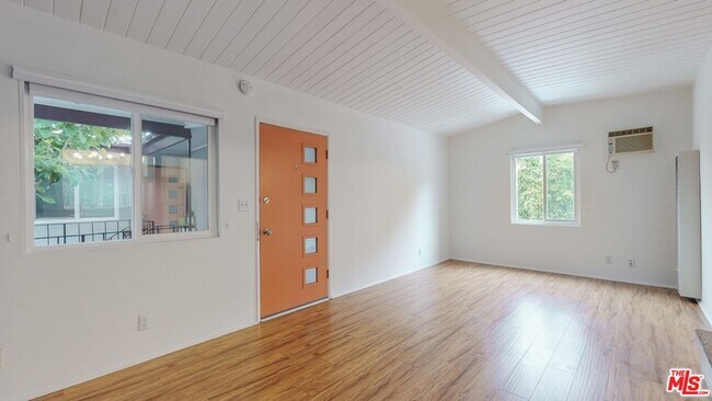 Building Photo - 10333 Santa Monica Blvd