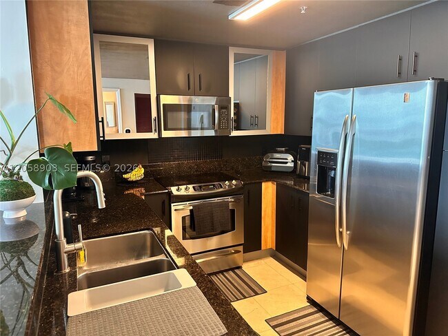 Building Photo - 7900 Harbor Island Dr