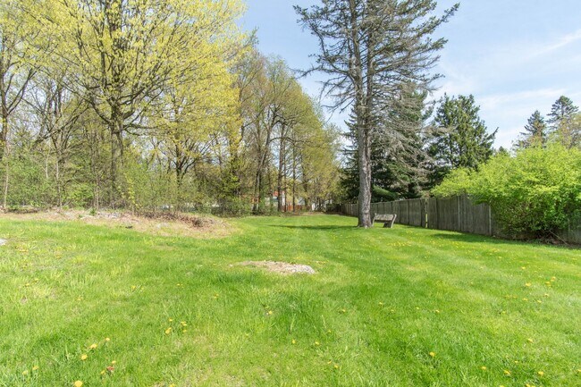 Building Photo - Charming 3Bed/2Bath Home Minutes from Fort Drum | Pet Friendly | Garage + Spacious Yard