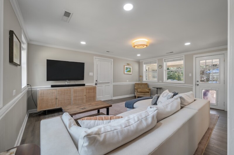 Building Photo - 1 Paula Dr