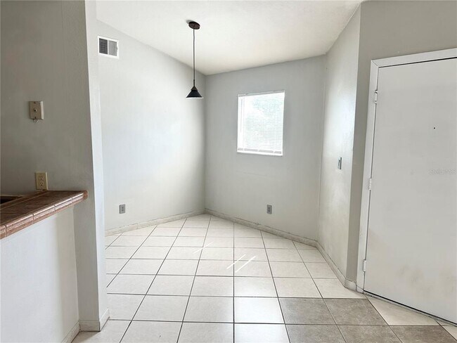 Building Photo - 2524 Woodgate Blvd