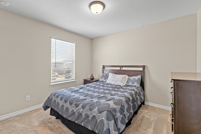 Building Photo - 1915 Overlook Knoll