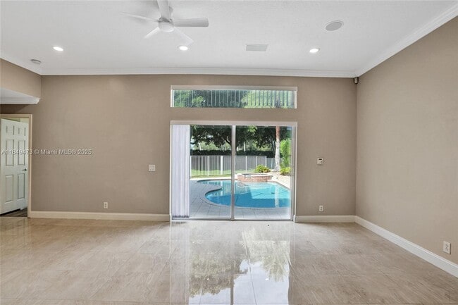 Building Photo - 1100 Chinaberry Dr