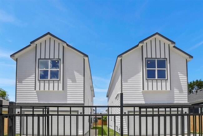 Building Photo - 4833 Paula St