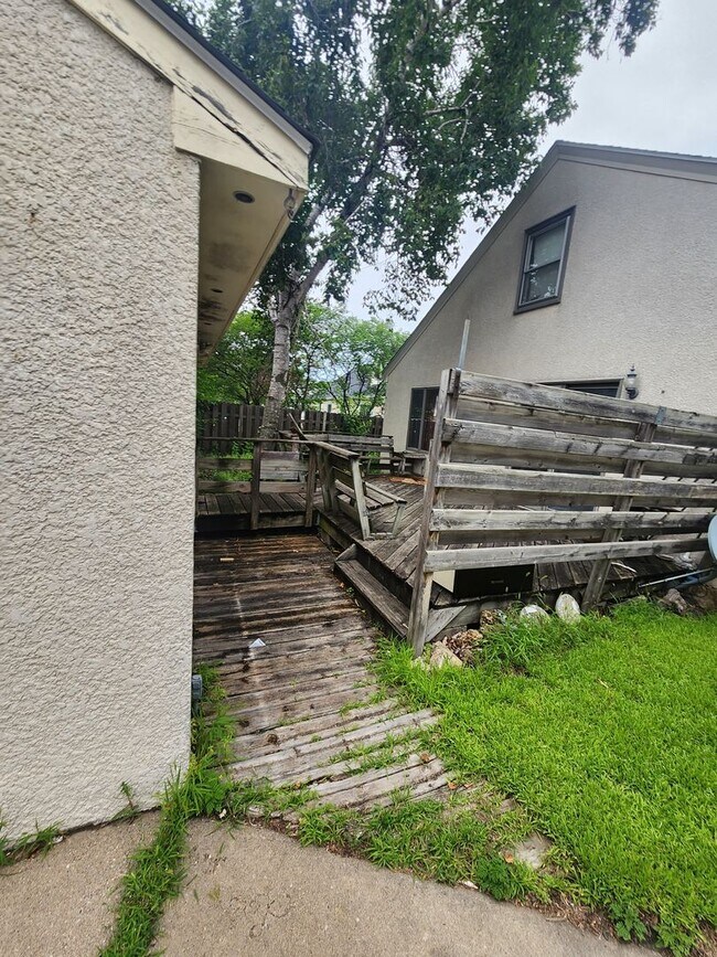 Building Photo - 7544 Garfield Ave S
