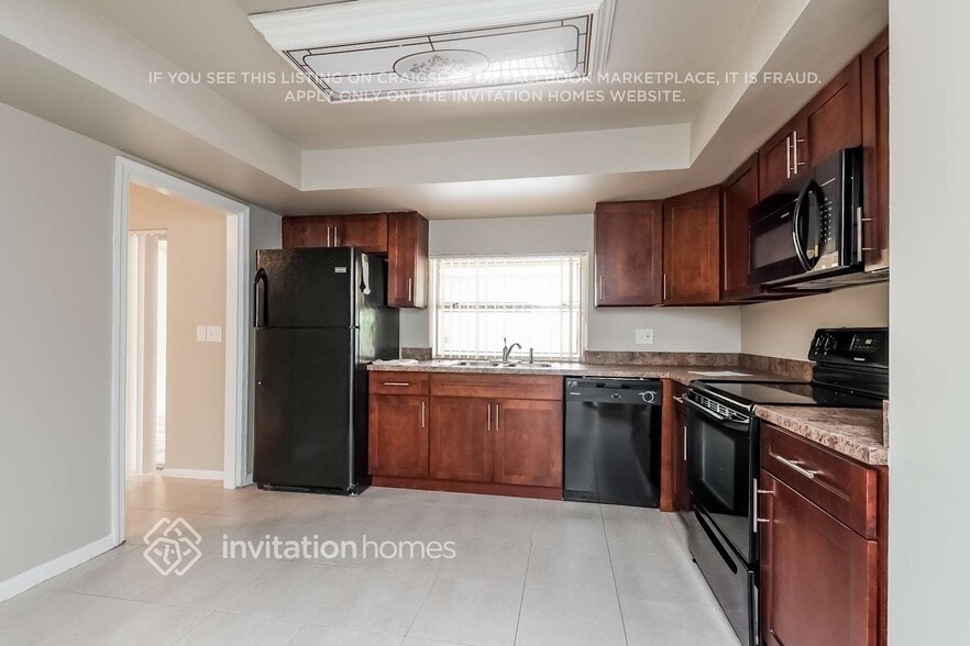 Building Photo - 10930 NW 41st Dr