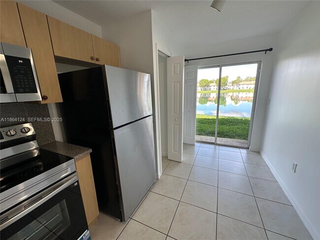 Building Photo - 2910 SE 13th Ave