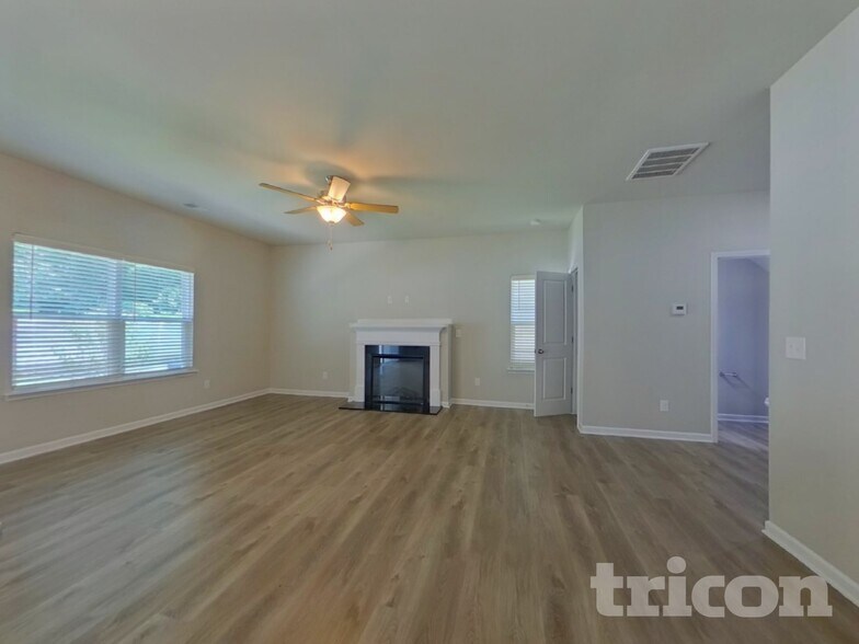 Building Photo - 209 Spring Knoll Dr