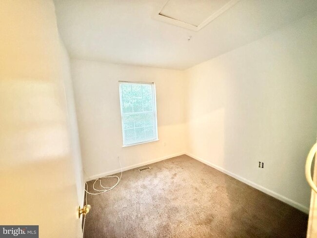 Building Photo - 6001 Surrey Square Ln