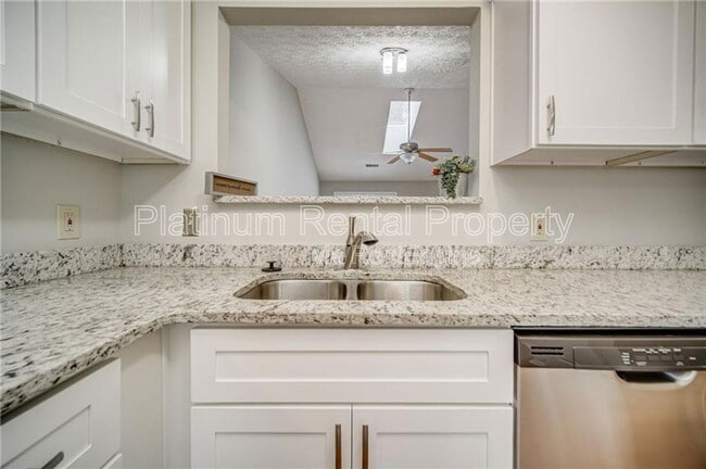 Building Photo - 5113 Hill Farm Dr NE