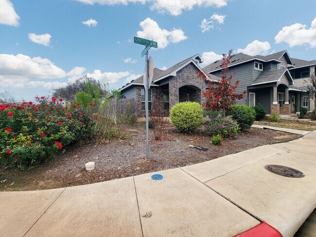 Building Photo - Nice 3/BR 2/BA – Cozy & Comfortable Living