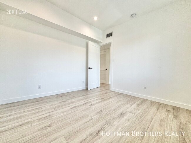 Building Photo - 5732 Aldama St