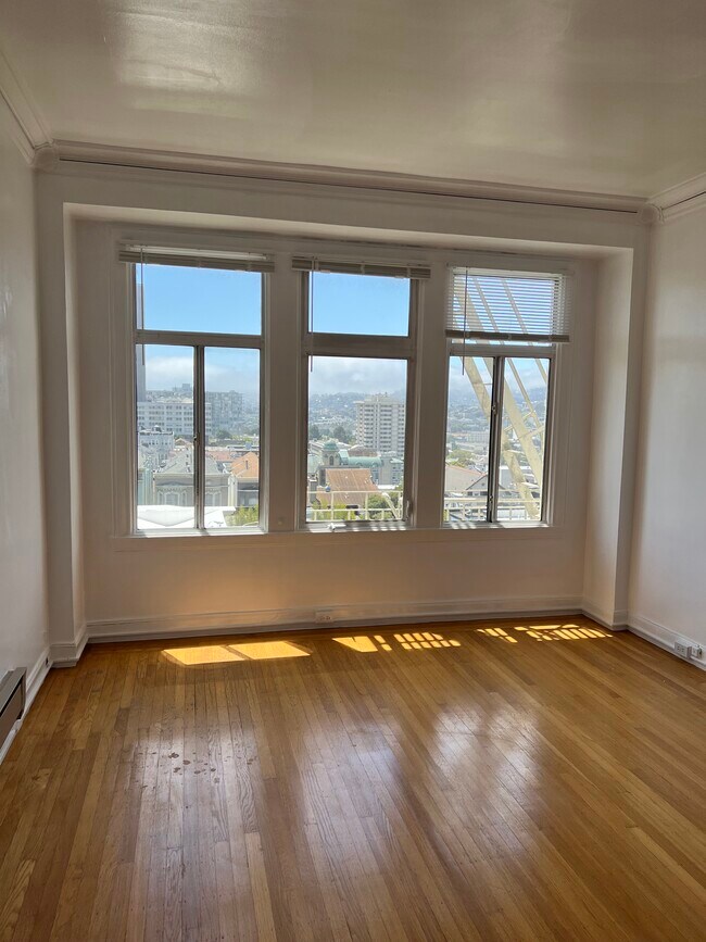 Building Photo - 2055 California St