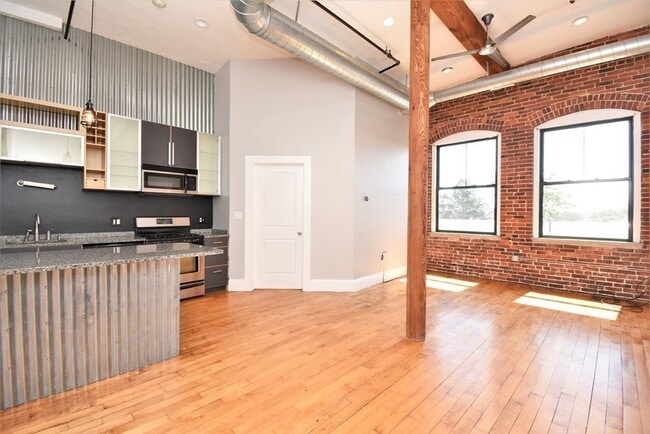 Building Photo - 275 Essex St