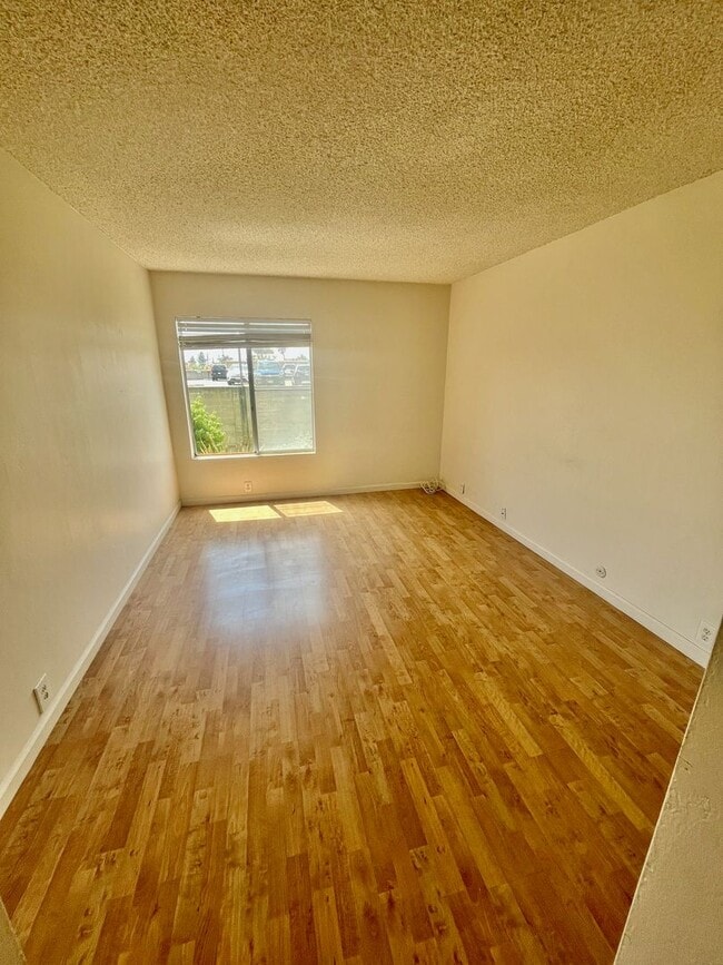 Building Photo - LARGE AND BRIGHT 2BD/2BA CONDO AVAILABLE I...