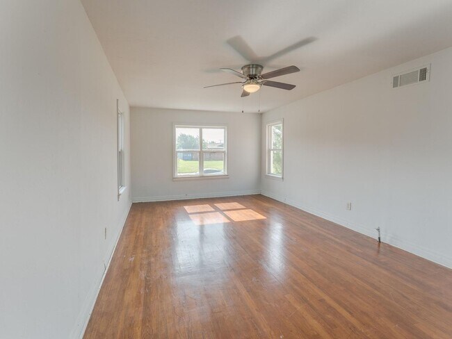 Building Photo - Home for rent in heart of OKC