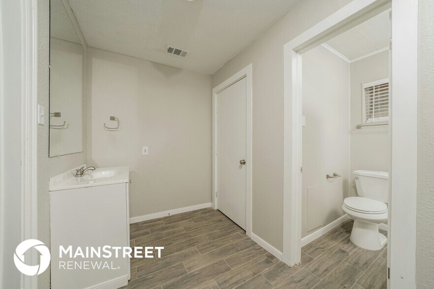 Building Photo - 2937 Larry Dr