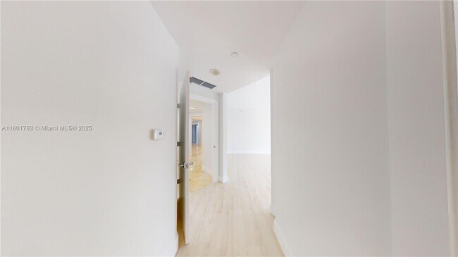Building Photo - 21050 NE 38th Ave