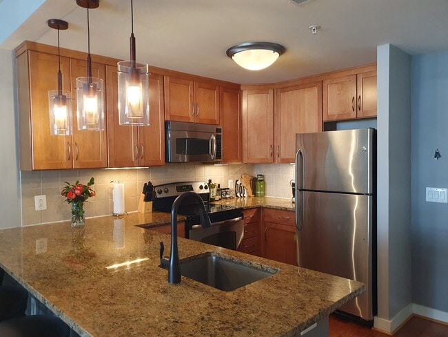 Building Photo - 888 N Quincy St