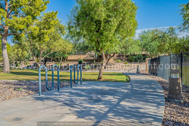 Building Photo - Beautiful split floorplan in a great neigh...