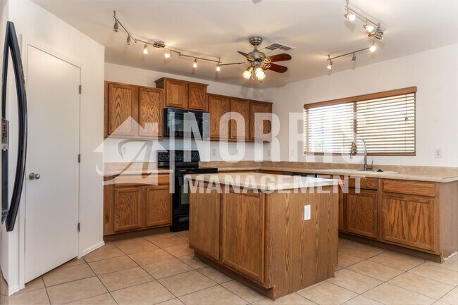 Building Photo - Large Home with Plenty of Room in Coolidge