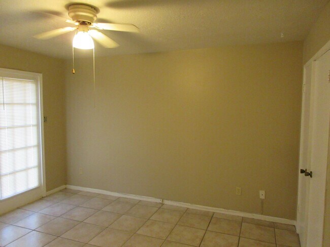 Building Photo - 11514 Meadow Ln