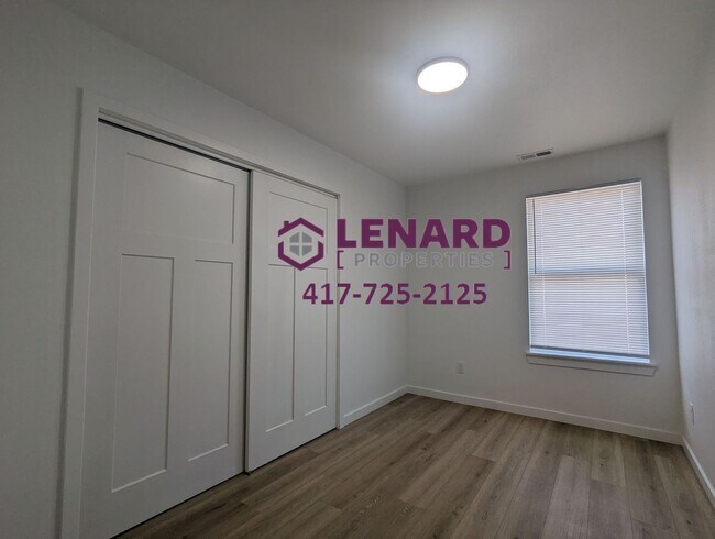 Building Photo - 2702 W Water St