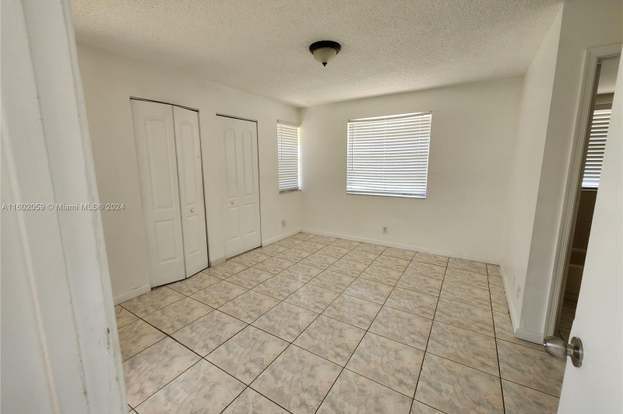 Building Photo - 9962 Twin Lakes Dr