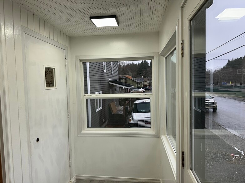 Building Photo - 1160 Park Ave