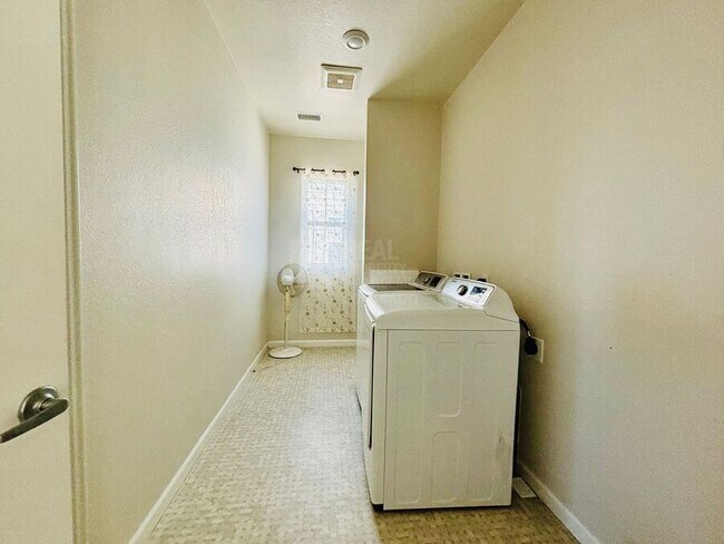 Building Photo - 9150 W 100th Way