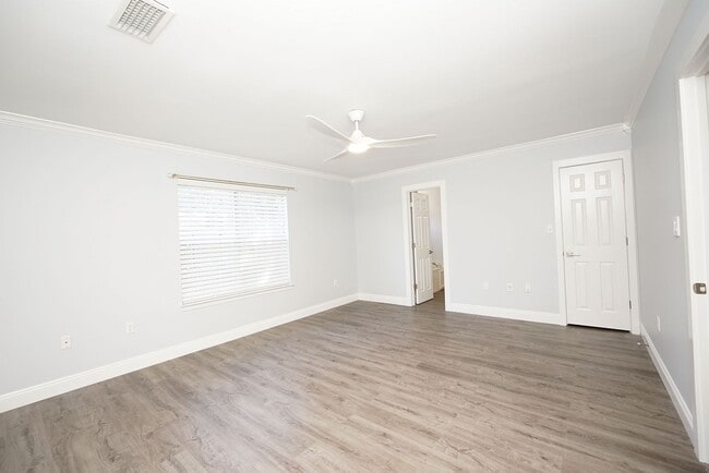Building Photo - Spacious 5-Bedroom Home in Gated Parkwood ...