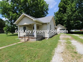 Building Photo - Nicely remodeled 2 BR 1 BA with Garage and...