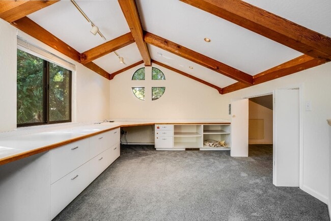 Building Photo - 24421 Summerhill Ave