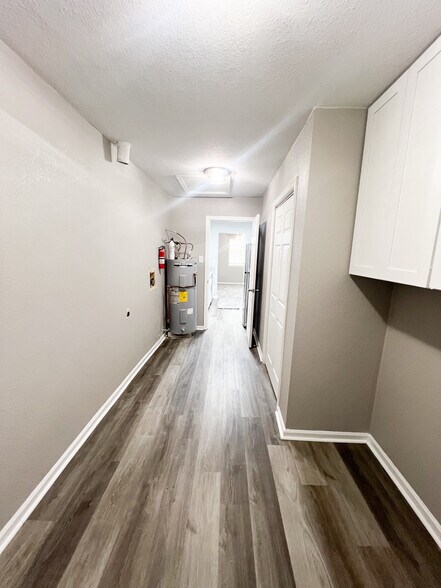 Building Photo - 6021 Camellia Dr