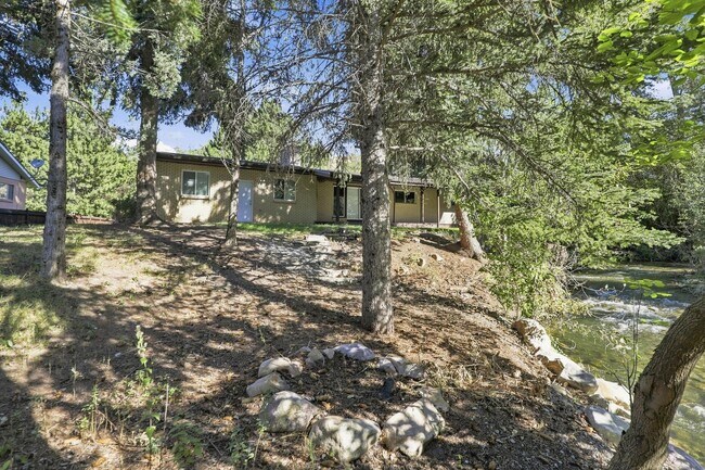 Building Photo - 650 Canyon Rd
