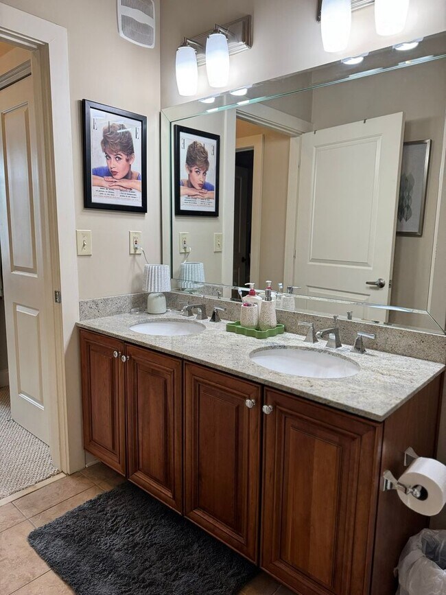 Building Photo - CityView at Riverwalk - Available January 2026! Gorgeous UNFURNISHED 2 bed/w 2 bath (both ensuite...