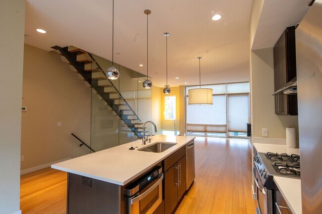 Building Photo - Little Italy Townhome - 1911 E 119th St , ...