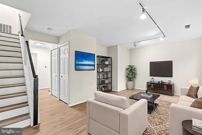 Building Photo - 13920 Baton Rouge Ct