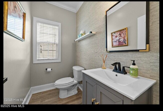 Building Photo - 1625 Brook Hollow Dr