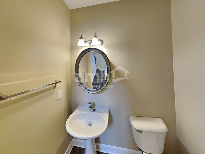 Building Photo - 7008 Masonboro Dr