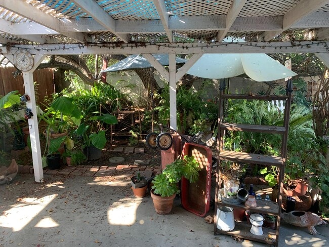 Building Photo - 8439 San Clemente Way