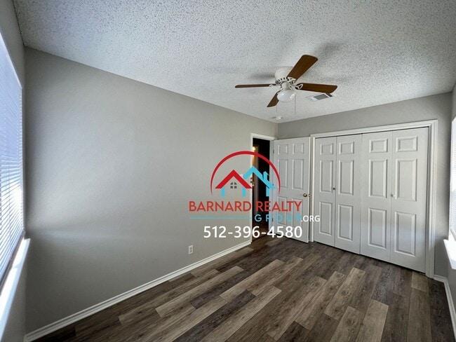 Building Photo - Available July 25: Spacious 3 Bedroom, 2.5 Bath Duplex with Garage