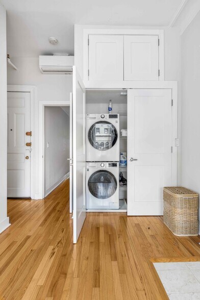 Building Photo - 130 W 81st St