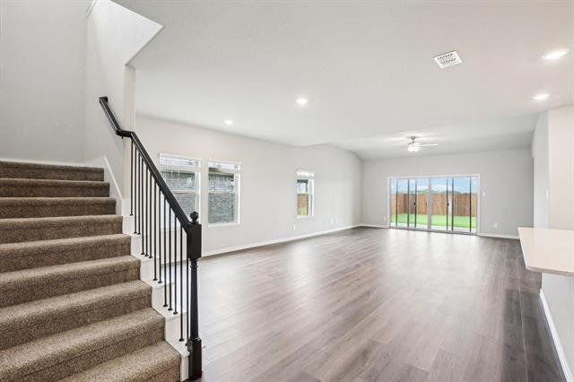 Building Photo - 4001 Medina Dr