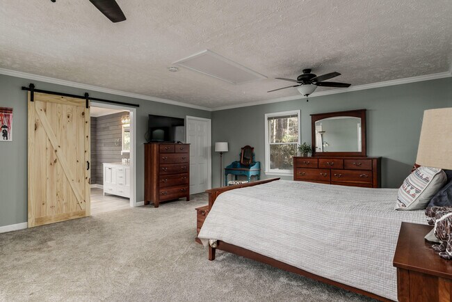 Building Photo - 380 Swoope Dr